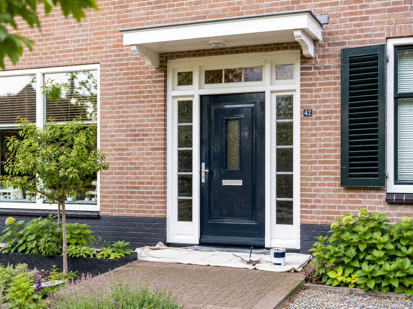 Schilder aan het werk in woning